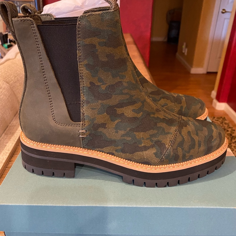 Toms Dakota Boot in Camo - Brand New, Size 8! NIB w/tags!